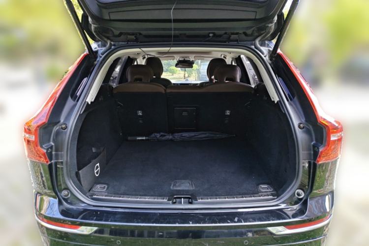 Used Volvo XC60 2019 T5 4x4 Smart Edition China VI Standard Trunk