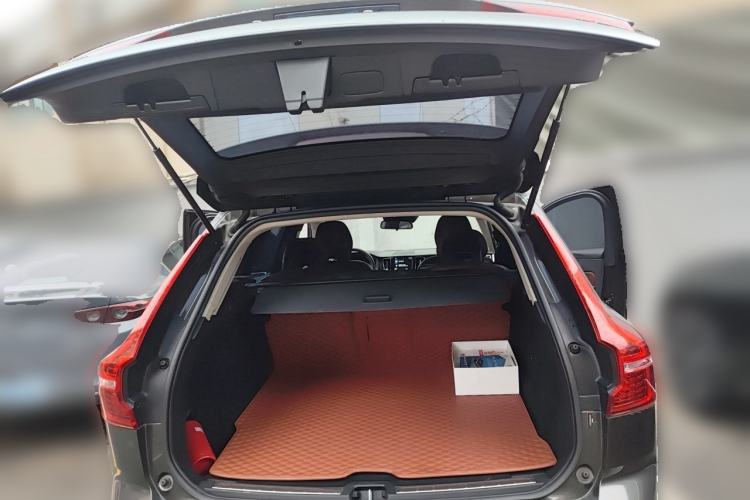 Used Volvo XC60 2019 T5 4x4 Smart Edition China VI Standard Trunk