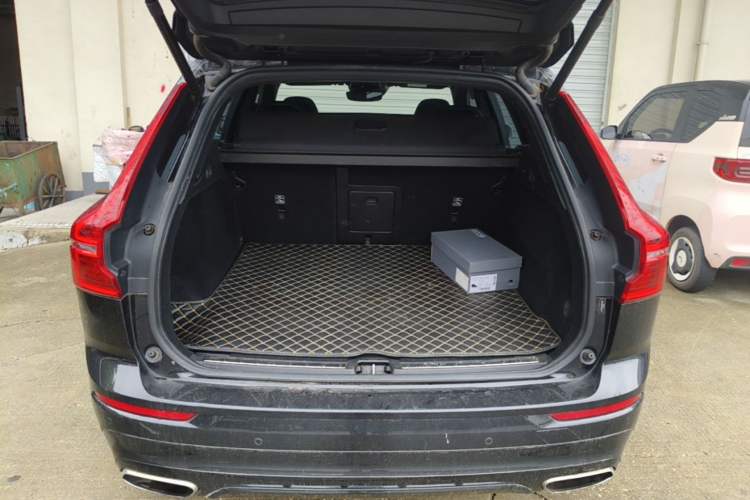 Used Volvo XC60 2019 T5 4x4 Zhiyuan Sport Edition China V Standard Trunk