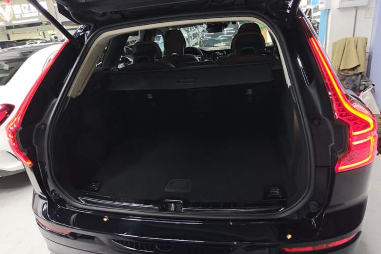 Used Volvo XC60 2019 T5 4x4 Zhiyuan Edition China VI Standard Trunk