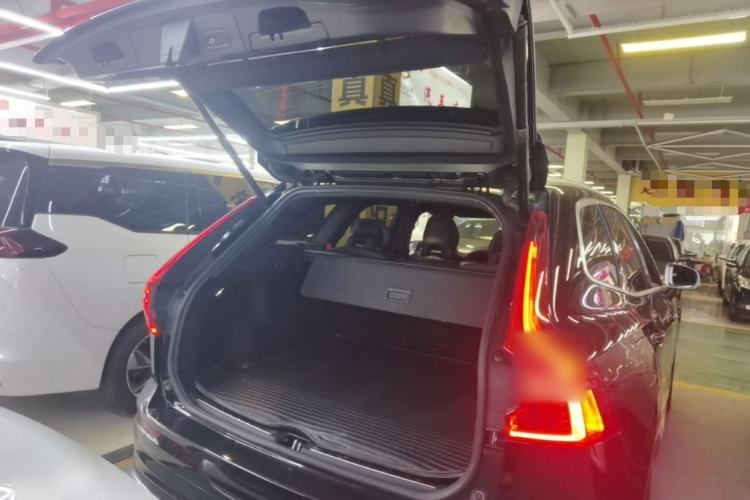 Used Volvo XC60 2019 T5 4x4 Zhiyuan Sport Edition China V Standard Trunk