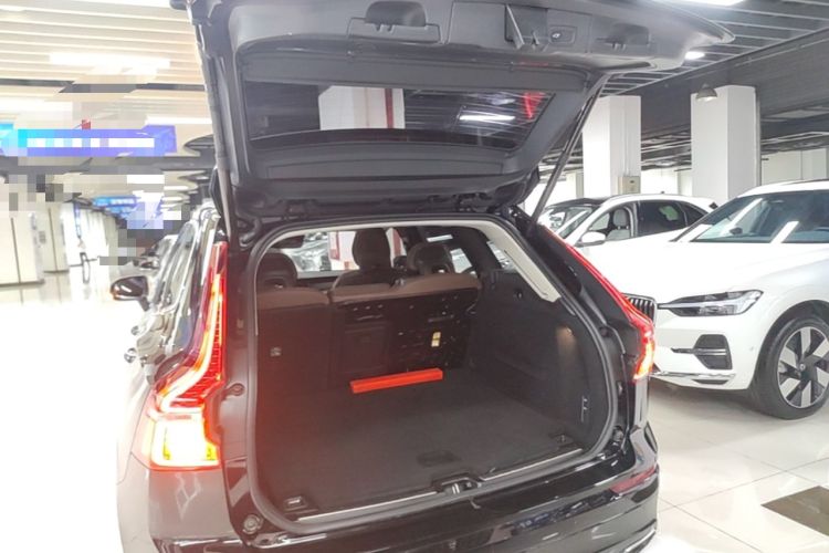 Used Volvo XC60 2019 T5 4x4 Smart Edition China V Standard Trunk