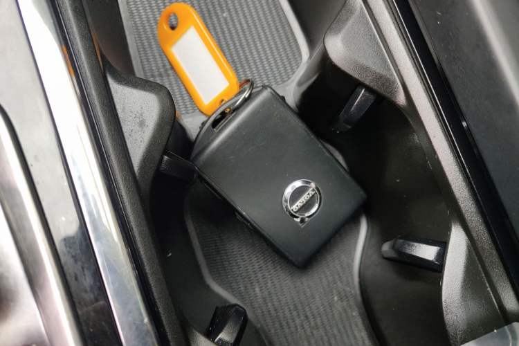 Used Volvo XC60 2019 T5 4x4 Smart Edition China VI Standard Vehicle Key