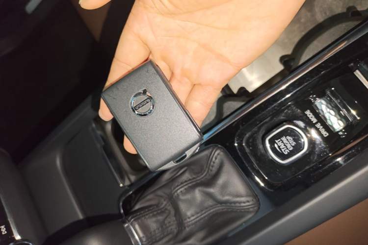 Used Volvo XC60 2019 T5 4x4 Zhiyuan Edition China VI Standard Vehicle Key