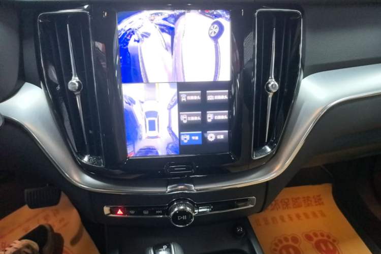 Used Volvo XC60 2019 T5 4x4 Smart Edition China VI Standard Audio And AC Panel
