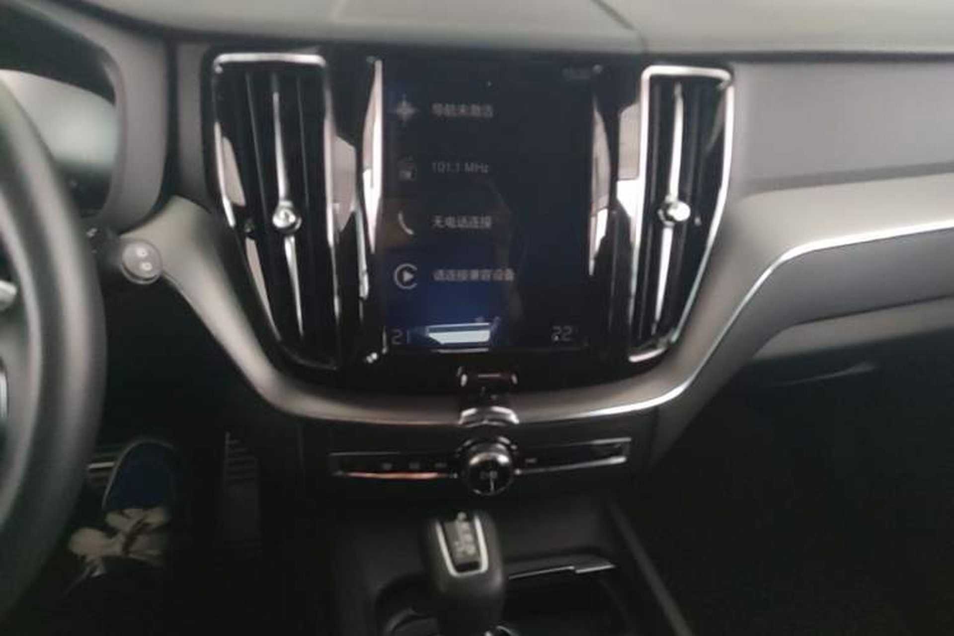 Used Volvo XC60 2019 T5 4x4 Smart & Dynamic Sport Edition China VI Standard Audio And AC Panel
