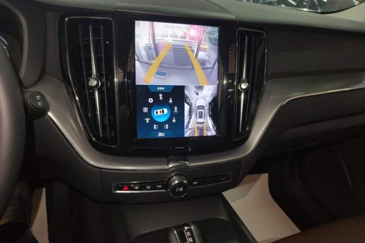 Used Volvo XC60 2019 T5 4x4 Smart Edition China V Standard Audio And AC Panel
