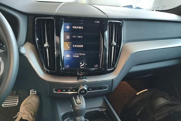 Used Volvo XC60 2019 T5 4x4 Smart & Dynamic Sport Edition China VI Standard Audio And AC Panel