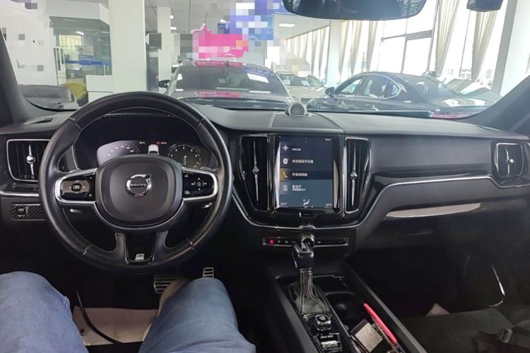 Used Volvo XC60 2019 T5 4x4 Smart & Dynamic Sport Edition China VI Standard Center Console
