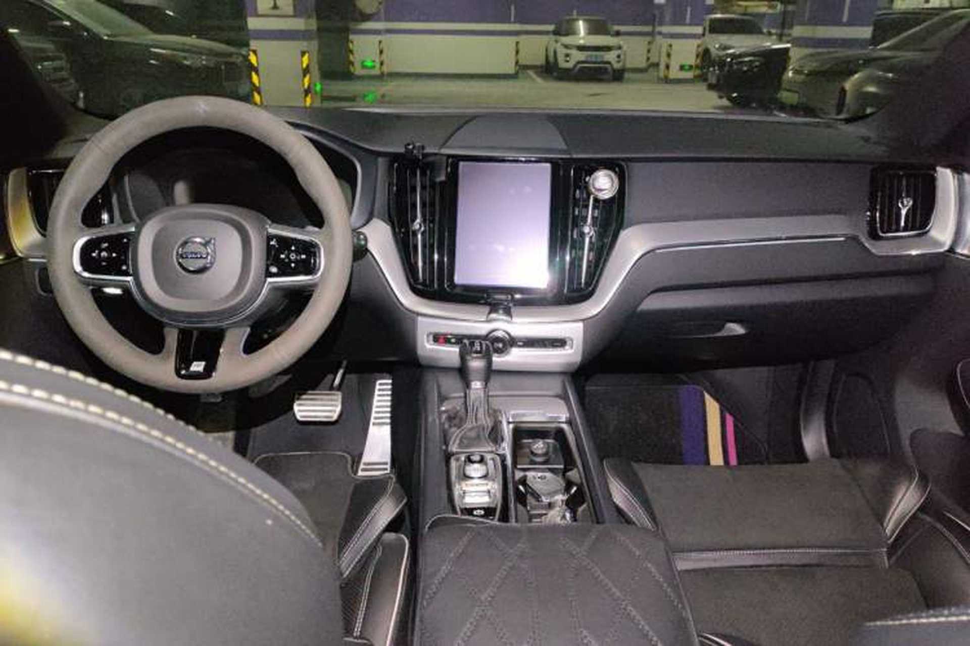 Used Volvo XC60 2019 T5 4x4 Zhiyuan Sport Edition China V Standard Center Console