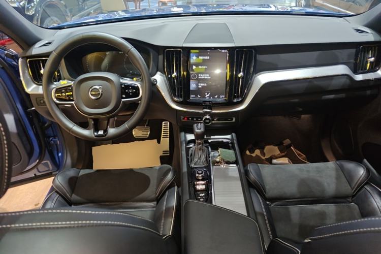 Used Volvo XC60 2019 T5 4x4 Smart & Dynamic Sport Edition China VI Standard Center Console