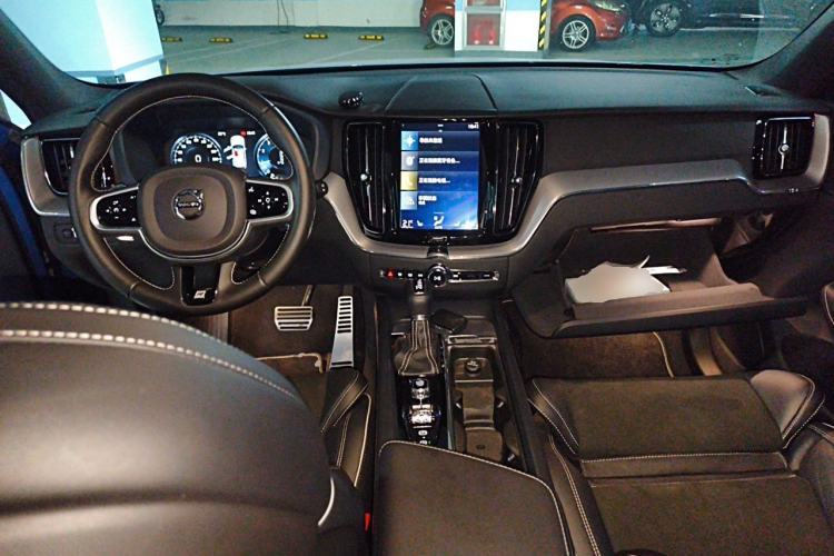 Used Volvo XC60 2019 T5 4x4 Zhiyuan Sport Edition China V Standard Center Console