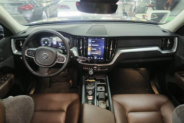 Used Volvo XC60 2019 T5 4x4 Smart Edition China V Standard Center Console