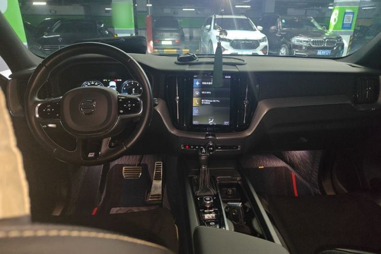 Used Volvo XC60 2019 T5 4x4 Zhiyuan Sport Edition China V Standard Center Console