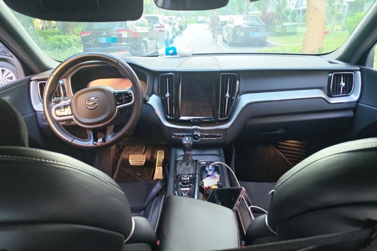 Used Volvo XC60 2019 T5 4x4 Zhiyuan Sport Edition China V Standard Center Console