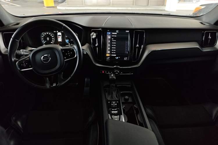 Used Volvo XC60 2019 T5 4x4 Zhiyuan Sport Edition China V Standard Center Console