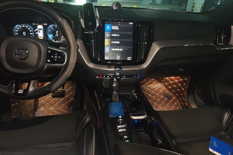 Used Volvo XC60 2019 T5 4x4 Zhiyuan Sport Edition China V Standard Center Console