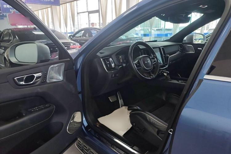 Used Volvo XC60 2019 T5 4x4 Smart & Dynamic Sport Edition China VI Standard Driver Seat