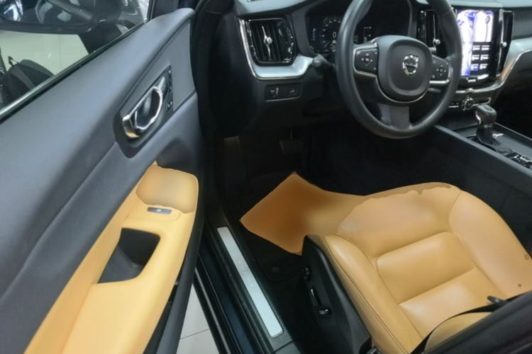 Used Volvo XC60 2019 T5 4x4 Smart Edition China VI Standard Driver Seat