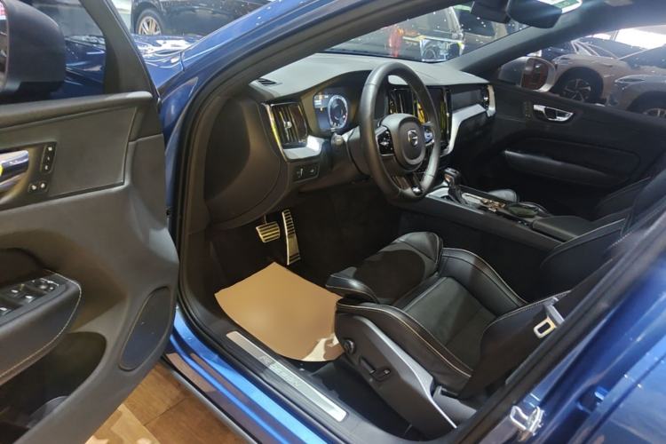 Used Volvo XC60 2019 T5 4x4 Smart & Dynamic Sport Edition China VI Standard Driver Seat