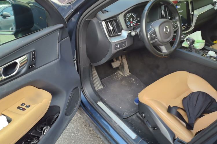 Used Volvo XC60 2019 T5 4x4 Smart Edition China V Standard Driver Seat