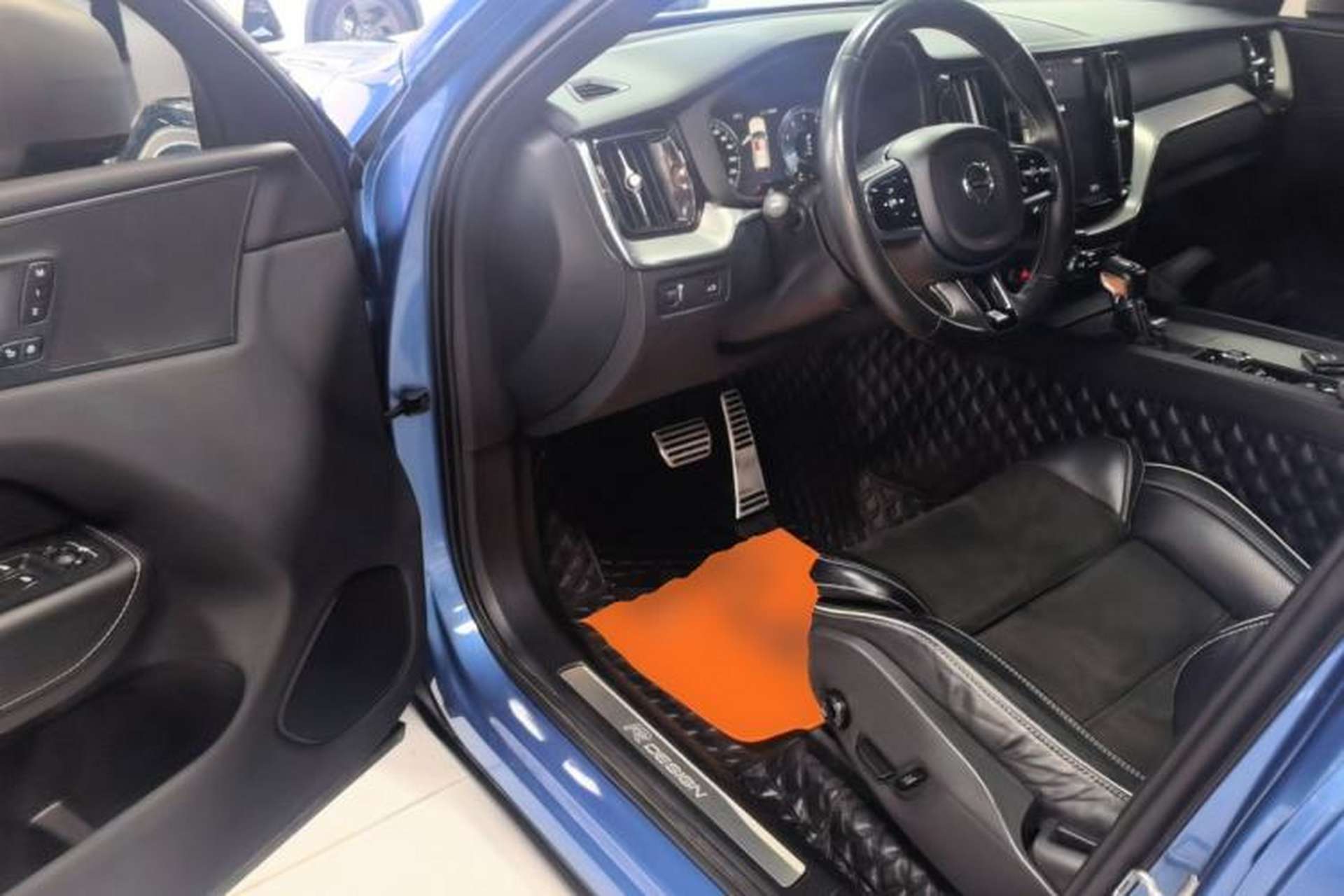 Used Volvo XC60 2019 T5 4x4 Smart & Dynamic Sport Edition China VI Standard Driver Seat