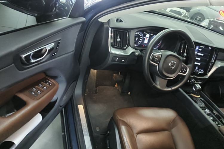 Used Volvo XC60 2019 T5 4x4 Smart Edition China V Standard Driver Seat