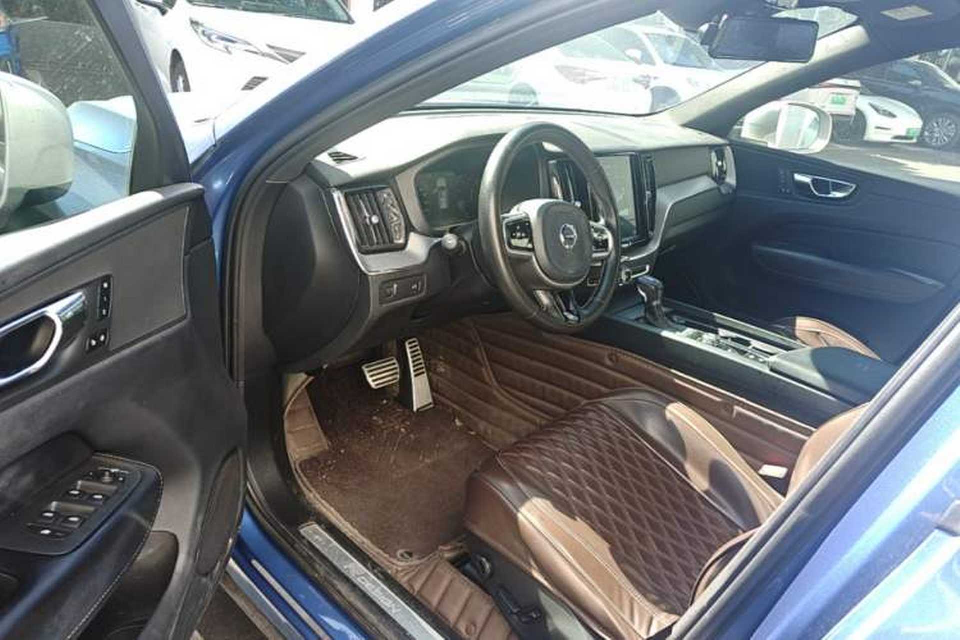 Used Volvo XC60 2019 T5 4x4 Smart & Dynamic Sport Edition China VI Standard Driver Seat