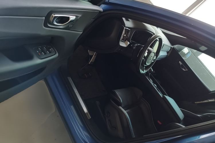 Used Volvo XC60 2019 T5 4x4 Smart & Dynamic Sport Edition China VI Standard Driver Seat