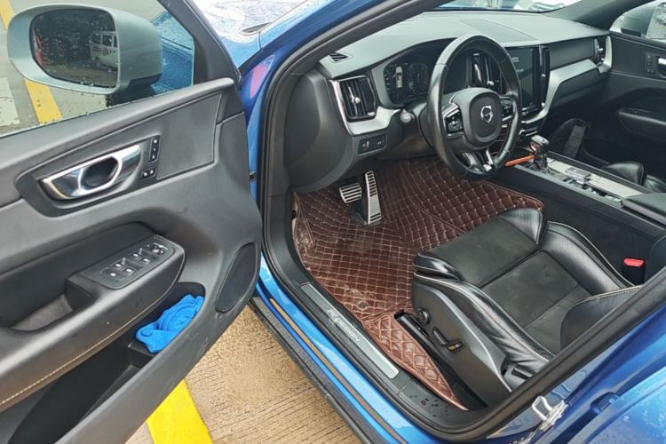 Used Volvo XC60 2019 T5 4x4 Smart & Dynamic Sport Edition China VI Standard Driver Seat