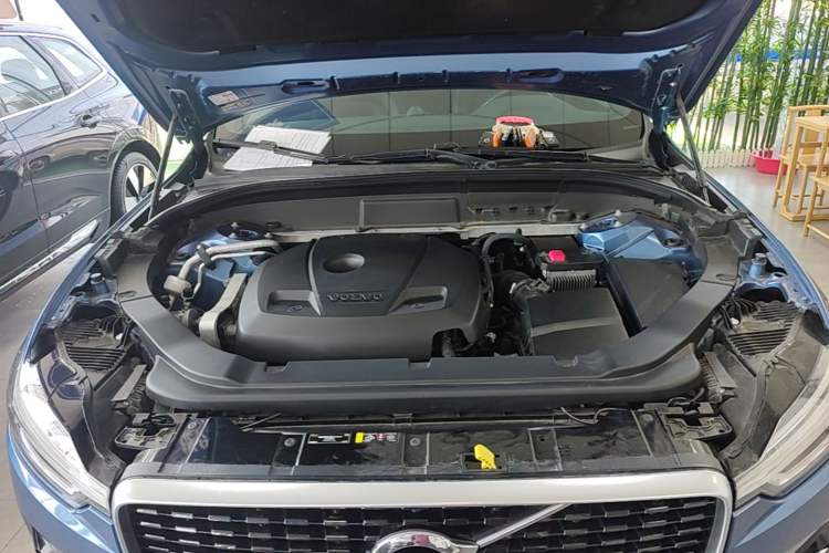 Used Volvo XC60 2019 T5 4x4 Smart & Dynamic Sport Edition China VI Standard Engine Bay