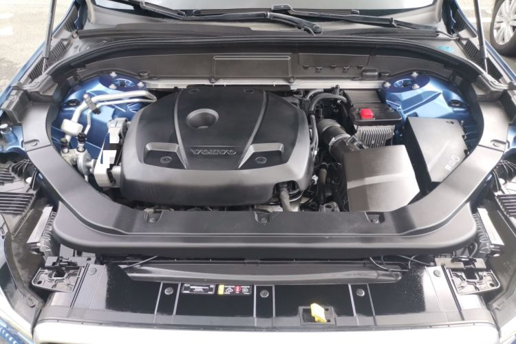 Used Volvo XC60 2019 T5 4x4 Smart & Dynamic Sport Edition China VI Standard Engine Bay