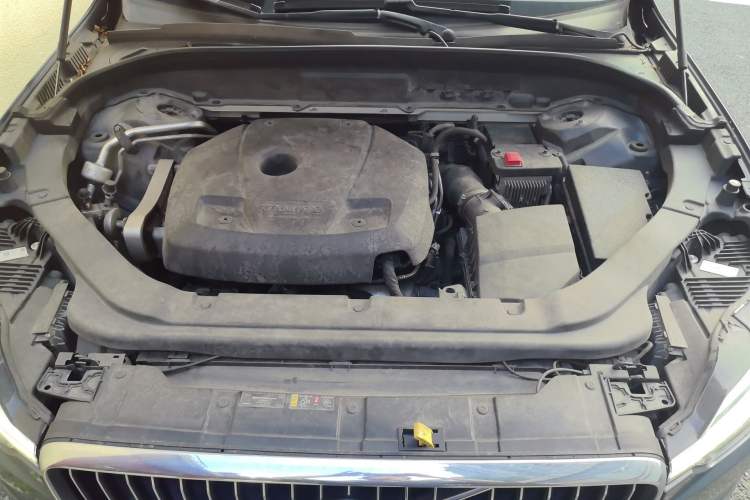 Used Volvo XC60 2019 T5 4x4 Smart Edition China V Standard Engine Bay