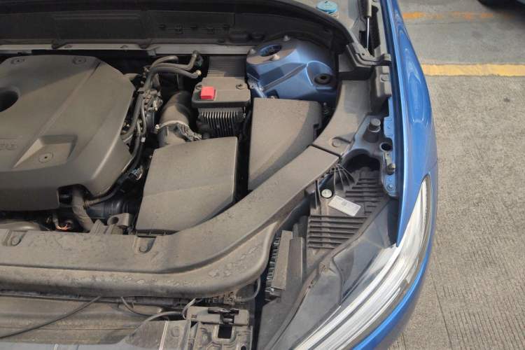 Used Volvo XC60 2019 T5 4x4 Zhiyuan Sport Edition China V Standard Engine Bay Left