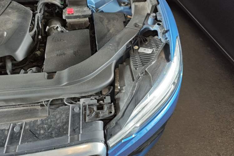 Used Volvo XC60 2019 T5 4x4 Zhiyuan Sport Edition China V Standard Engine Bay Left