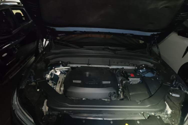 Used Volvo XC60 2019 T5 4x4 Smart Edition China V Standard Engine Bay