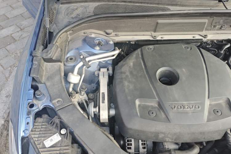 Used Volvo XC60 2019 T5 4x4 Zhiyuan Sport Edition China V Standard Engine Bay Right