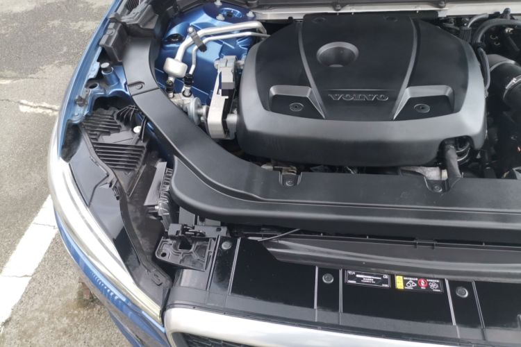 Used Volvo XC60 2019 T5 4x4 Smart & Dynamic Sport Edition China VI Standard Engine Bay Right