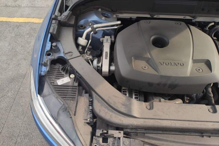 Used Volvo XC60 2019 T5 4x4 Zhiyuan Sport Edition China V Standard Engine Bay Right