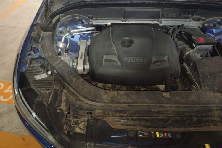 Used Volvo XC60 2019 T5 4x4 Smart & Dynamic Sport Edition China VI Standard Engine Bay Right