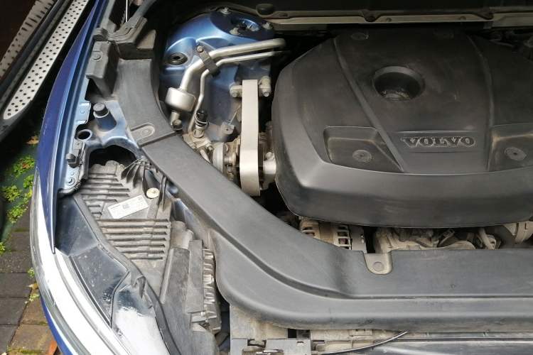 Used Volvo XC60 2019 T5 4x4 Smart & Dynamic Sport Edition China VI Standard Engine Bay Right