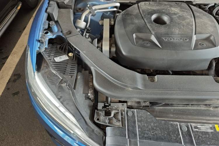 Used Volvo XC60 2019 T5 4x4 Zhiyuan Sport Edition China V Standard Engine Bay Right