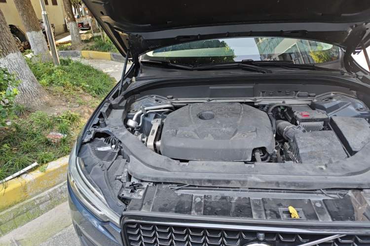 Used Volvo XC60 2019 T5 4x4 Smart Edition China V Standard Engine Bay Right