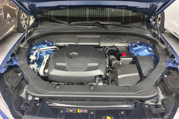 Used Volvo XC60 2019 T5 4x4 Smart & Dynamic Sport Edition China VI Standard Engine Bay