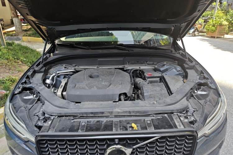 Used Volvo XC60 2019 T5 4x4 Smart Edition China V Standard Engine Bay