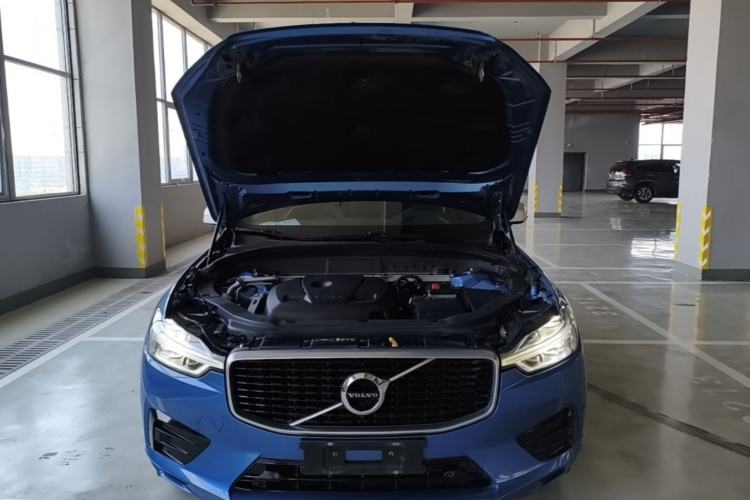 Used Volvo XC60 2019 T5 4x4 Smart & Dynamic Sport Edition China VI Standard Engine Bay