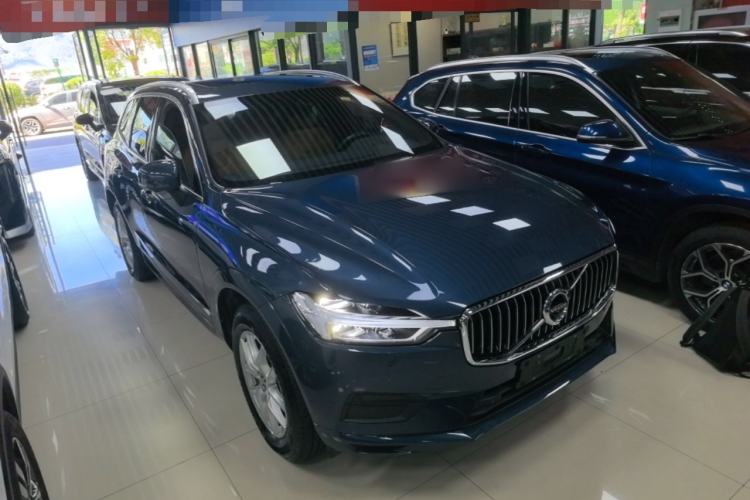Used Volvo XC60 2019 T5 4x4 Smart Edition China VI Standard Front Right 45 Deg