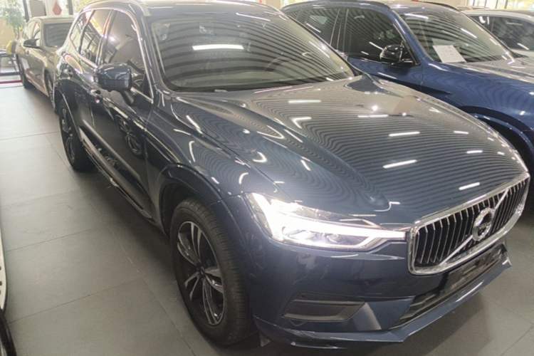Used Volvo XC60 2019 T5 4x4 Smart Edition China V Standard Front Right 45 Deg