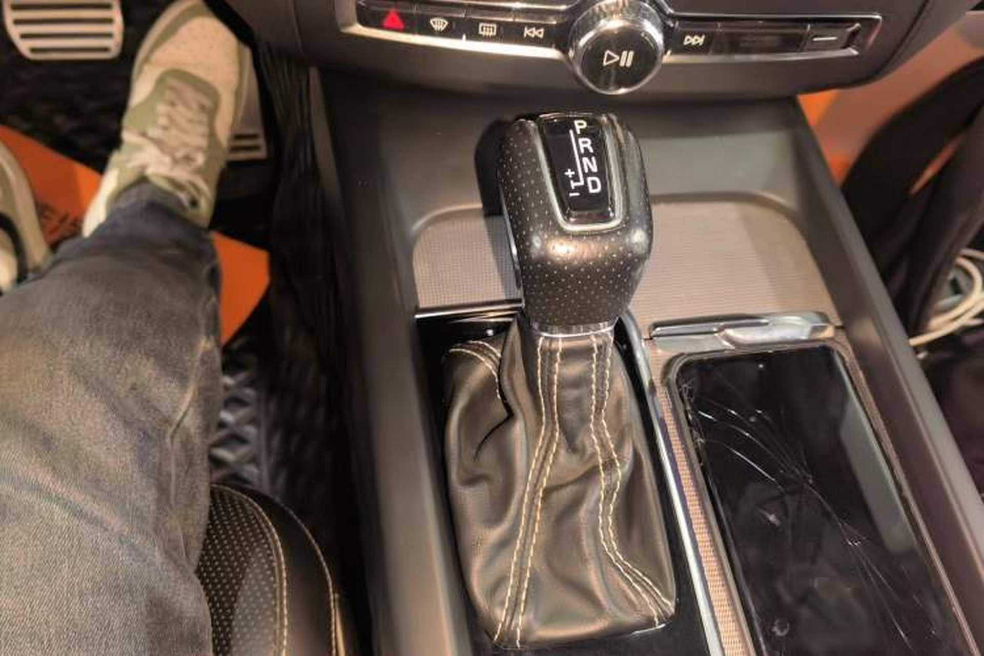 Used Volvo XC60 2019 T5 4x4 Smart & Dynamic Sport Edition China VI Standard Gear Lever