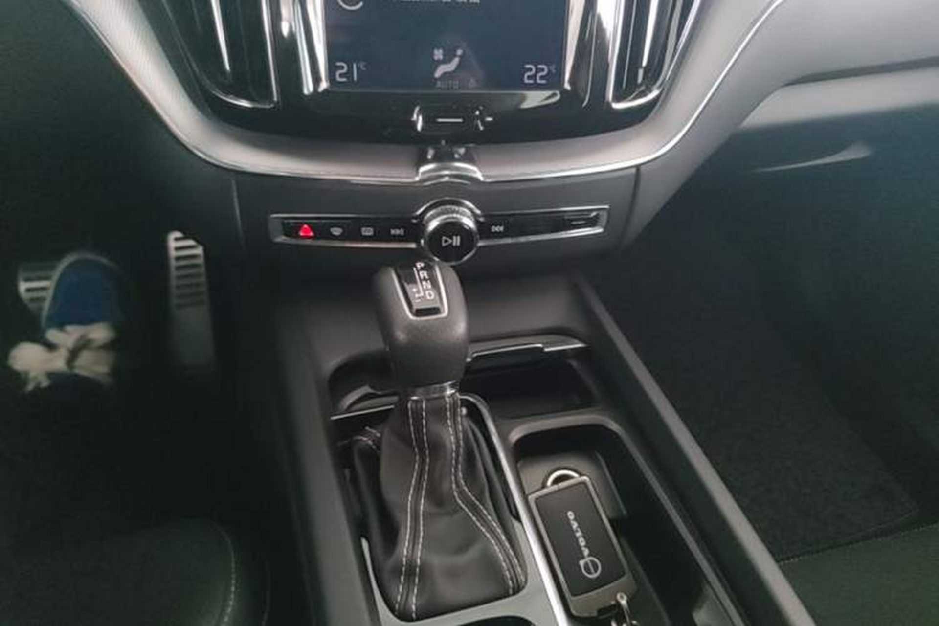 Used Volvo XC60 2019 T5 4x4 Smart & Dynamic Sport Edition China VI Standard Gear Lever